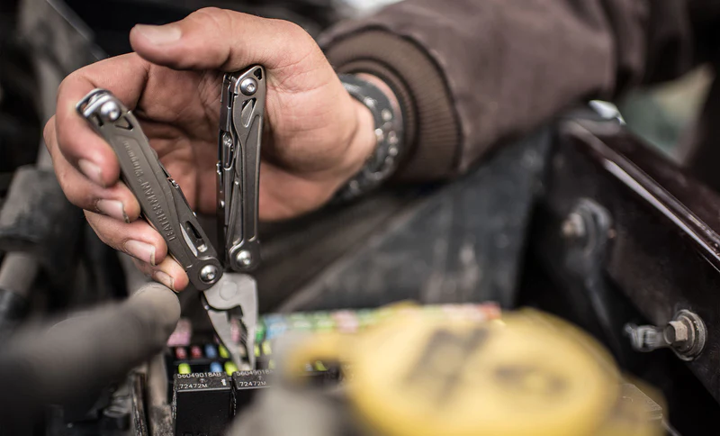 LEATHERMAN - WINGMAN | MULTI TOOL | S/STEEL W/ NYLON BUTTON SHEATH