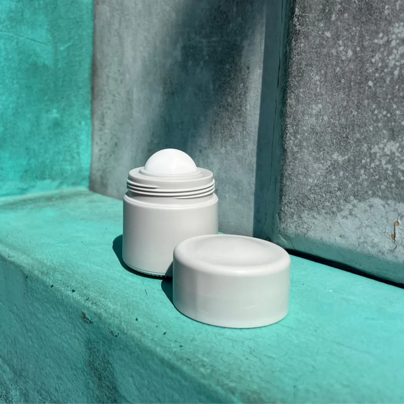 SOLMATES - REFILLABLE ROLL-ON APPLICATOR | GHOST GUM GREY (50ML)