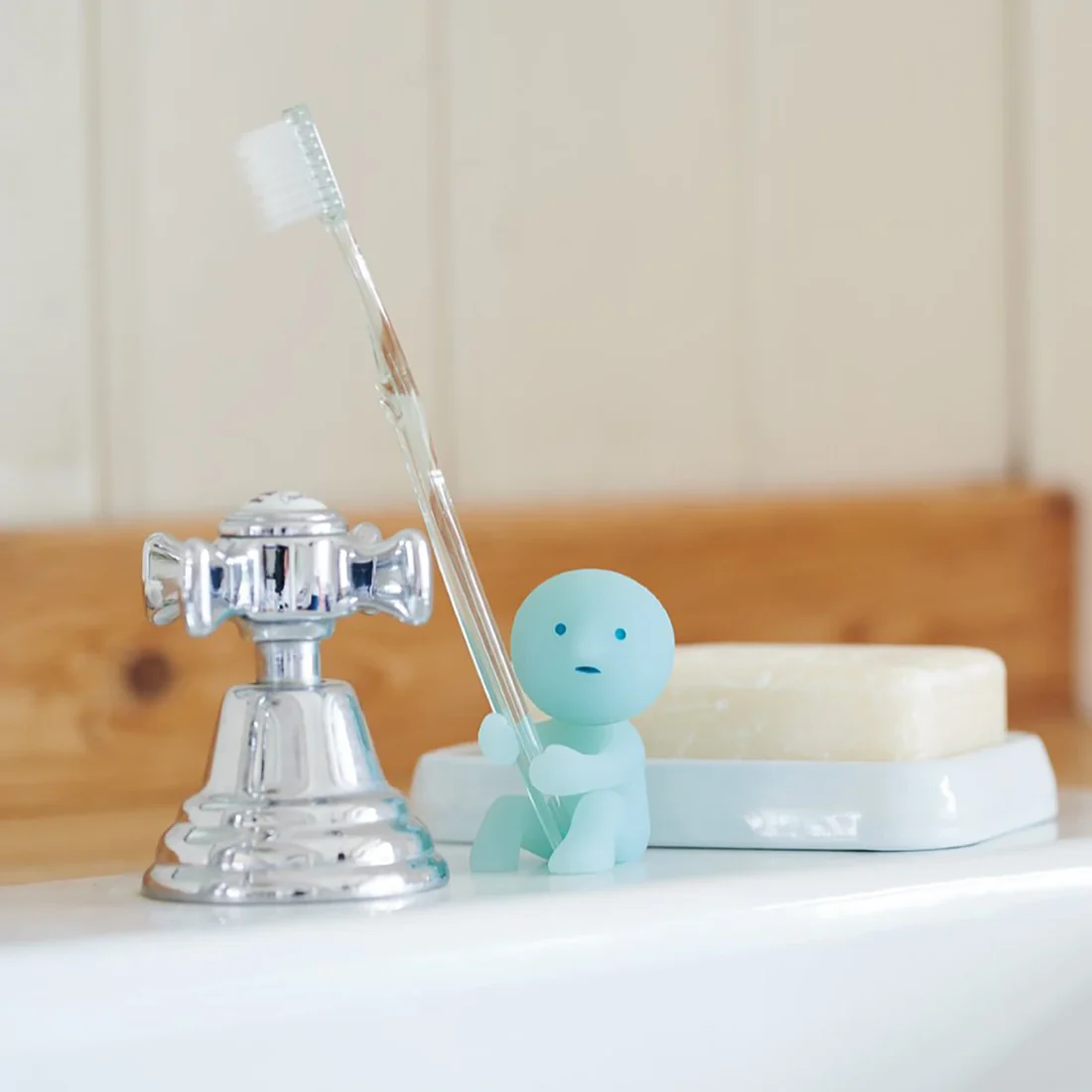 SMISKI - TOOTHBRUSH STAND | PROTECTING GREEN