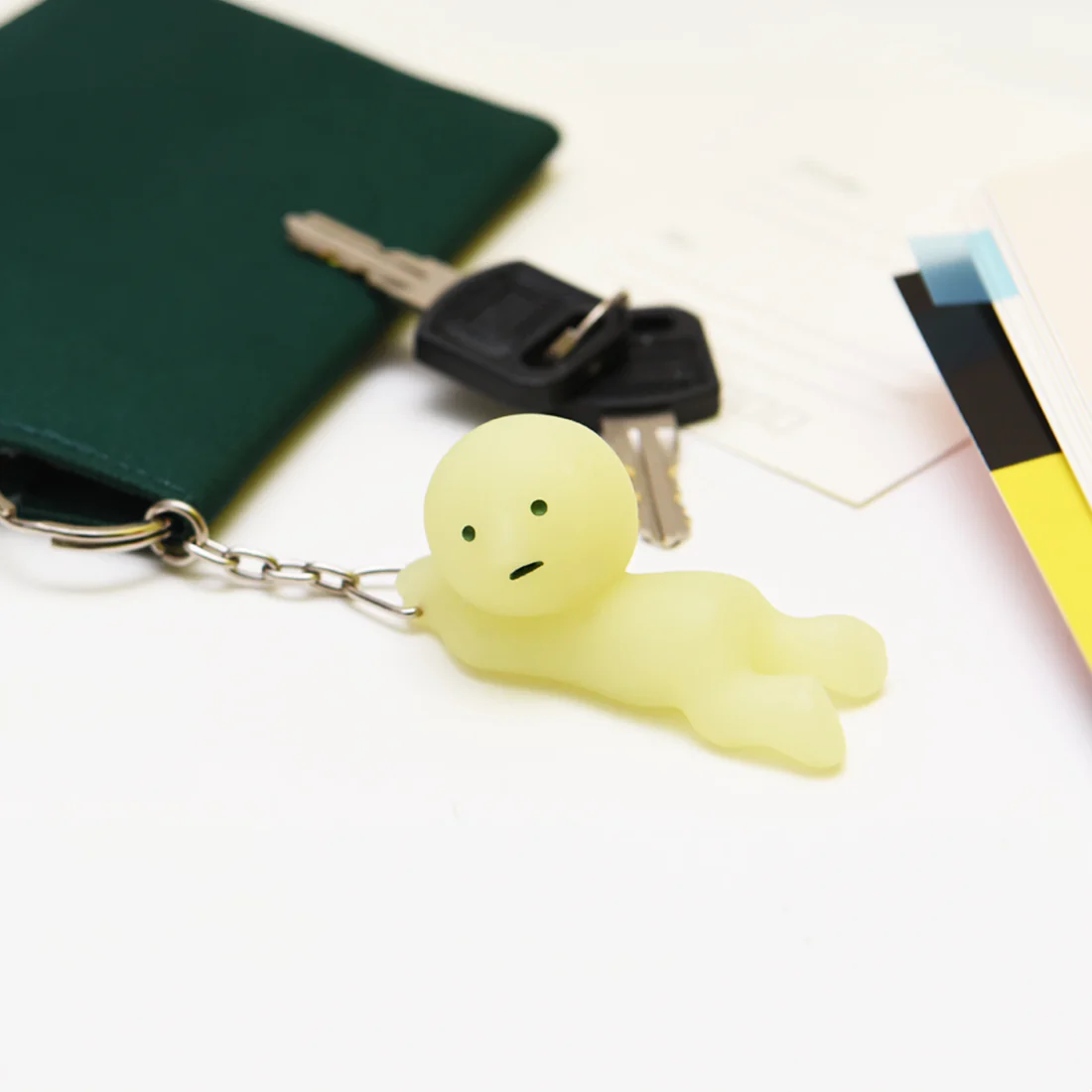 SMISKI - KEYCHAIN | GRABBING THE KEY