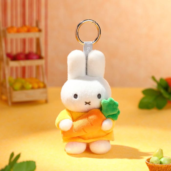 MIFFY - KEYRING: MIFFY WITH CARROT
