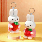 MIFFY - KEYRING: MIFFY WITH APPLE