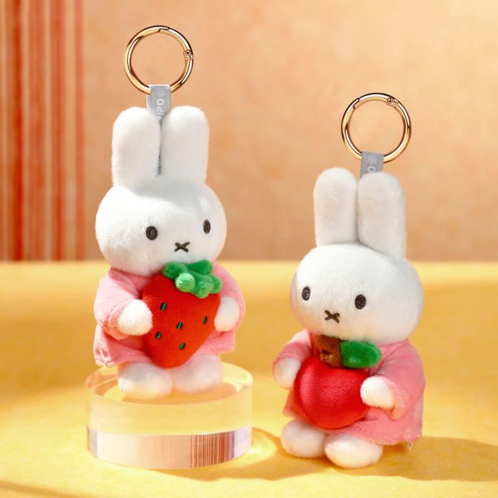 MIFFY - KEYRING: MIFFY WITH APPLE