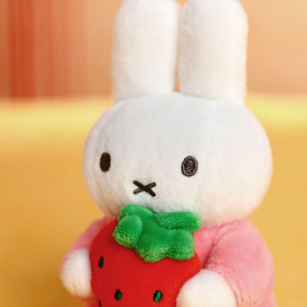 MIFFY - KEYRING: MIFFY WITH STRAWBERRY