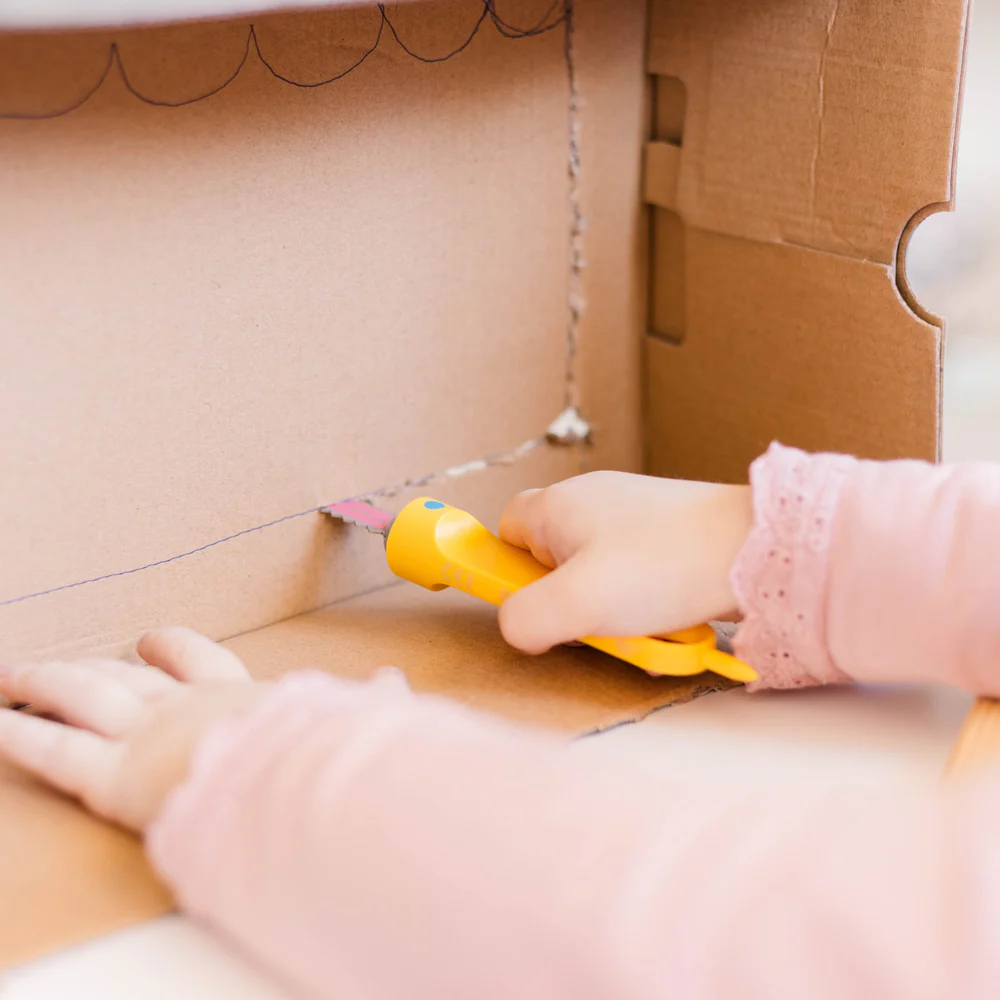 MAKEDO - UPCYCLED CARDBOARD CONSTRUCTION TOOL | SAFE-SAW