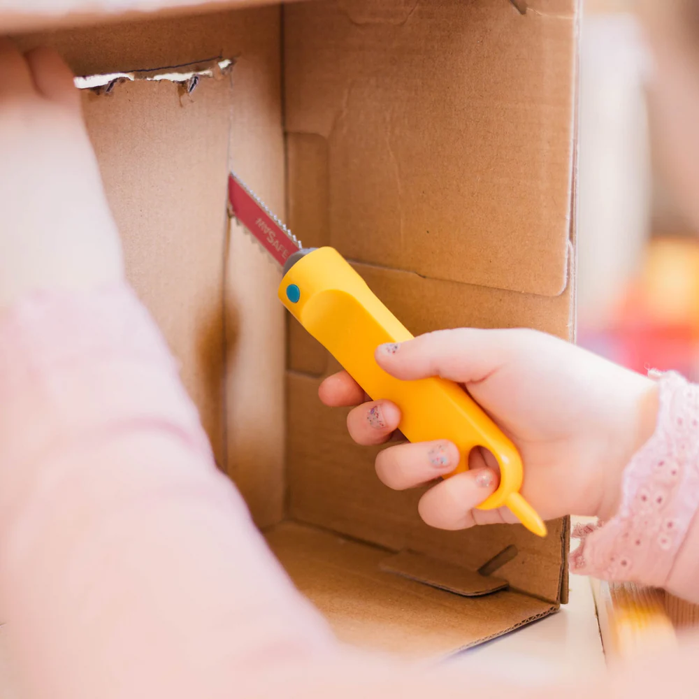 MAKEDO - UPCYCLED CARDBOARD CONSTRUCTION TOOL | SAFE-SAW