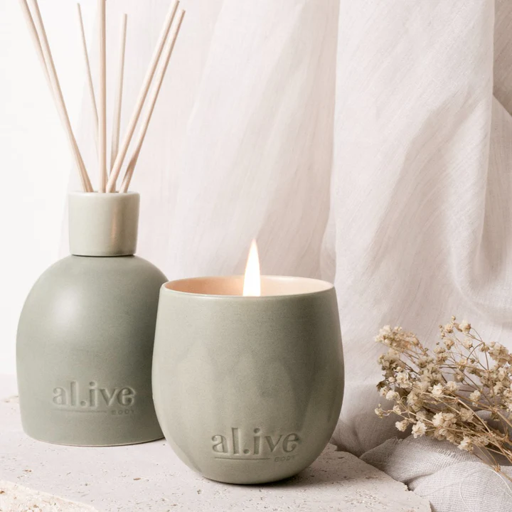 ALIVE BODY - BLACKCURRANT & CARIBBEAN WOOD SOY CANDLE