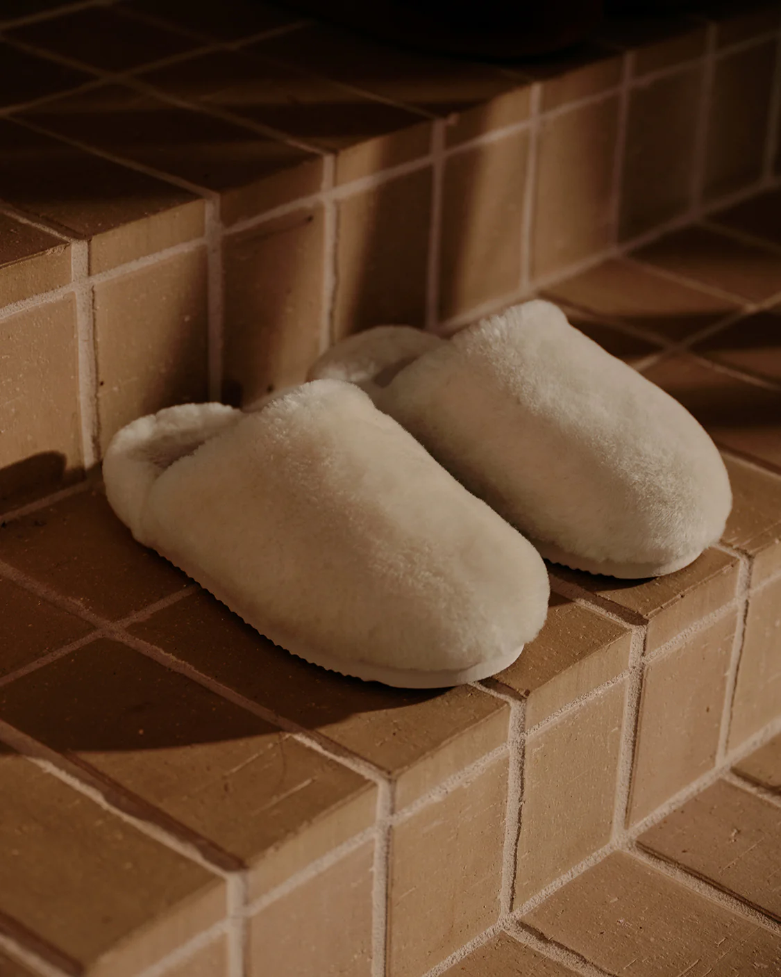HOMMEY - SHEEPSKIN SLIPPERS [SIZE:MEDIUM CLR:CREAM]