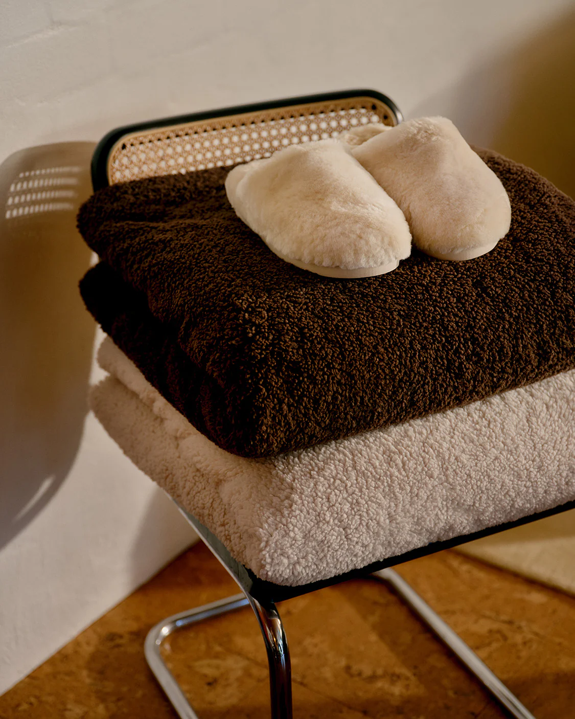 HOMMEY - SHEEPSKIN SLIPPERS [SIZE:LARGE CLR:CREAM]