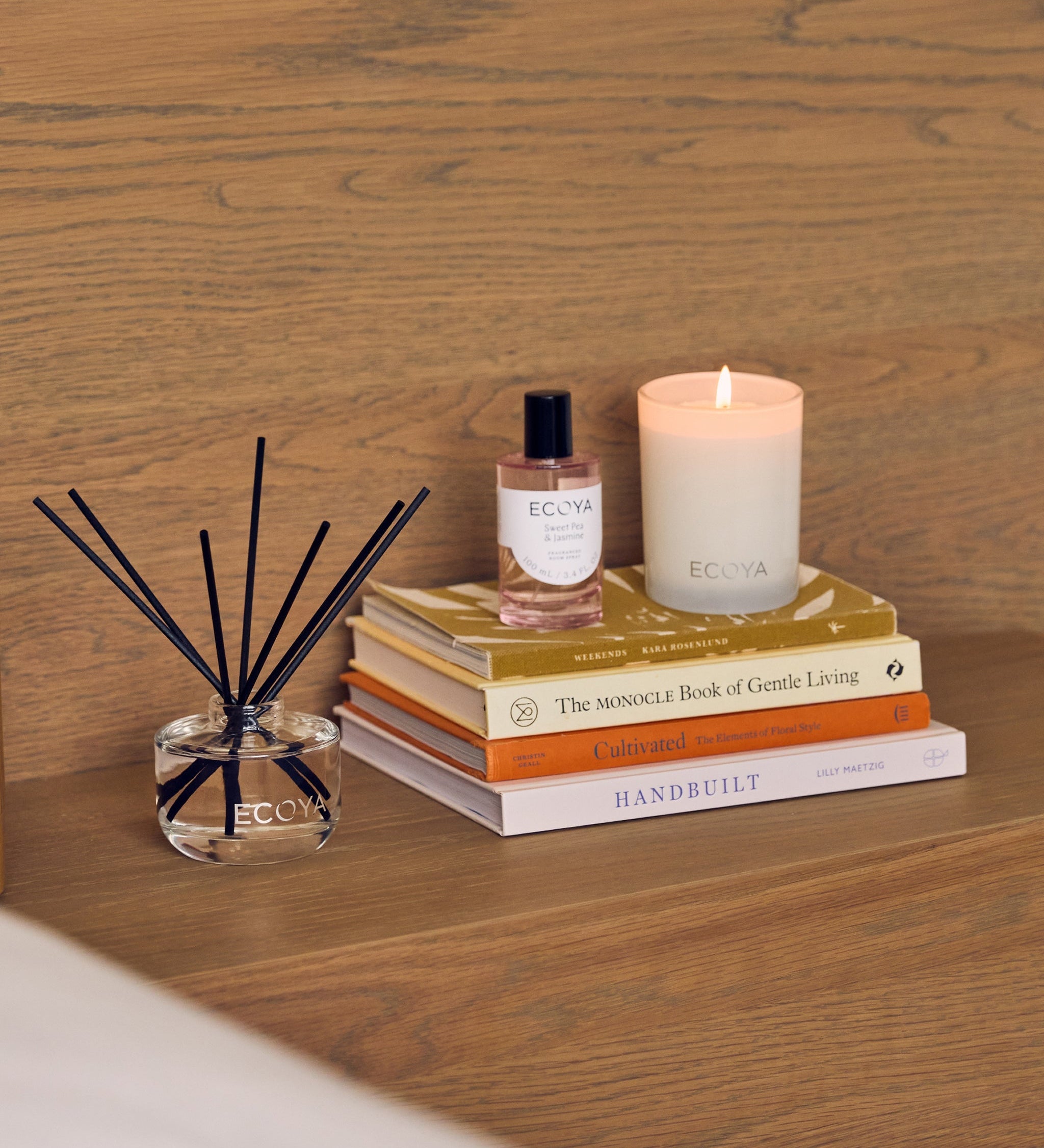 ECOYA The Luxe Edit Gift Set Lotus Flower lifestyle
