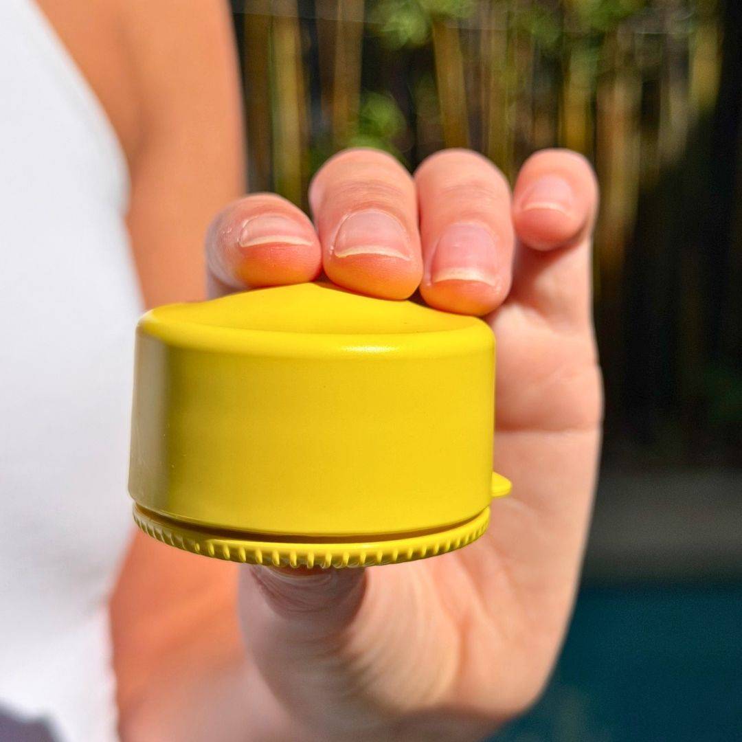 SOLMATES - REFILLABLE POT | SUNSHINE YELLOW (25ML) in use